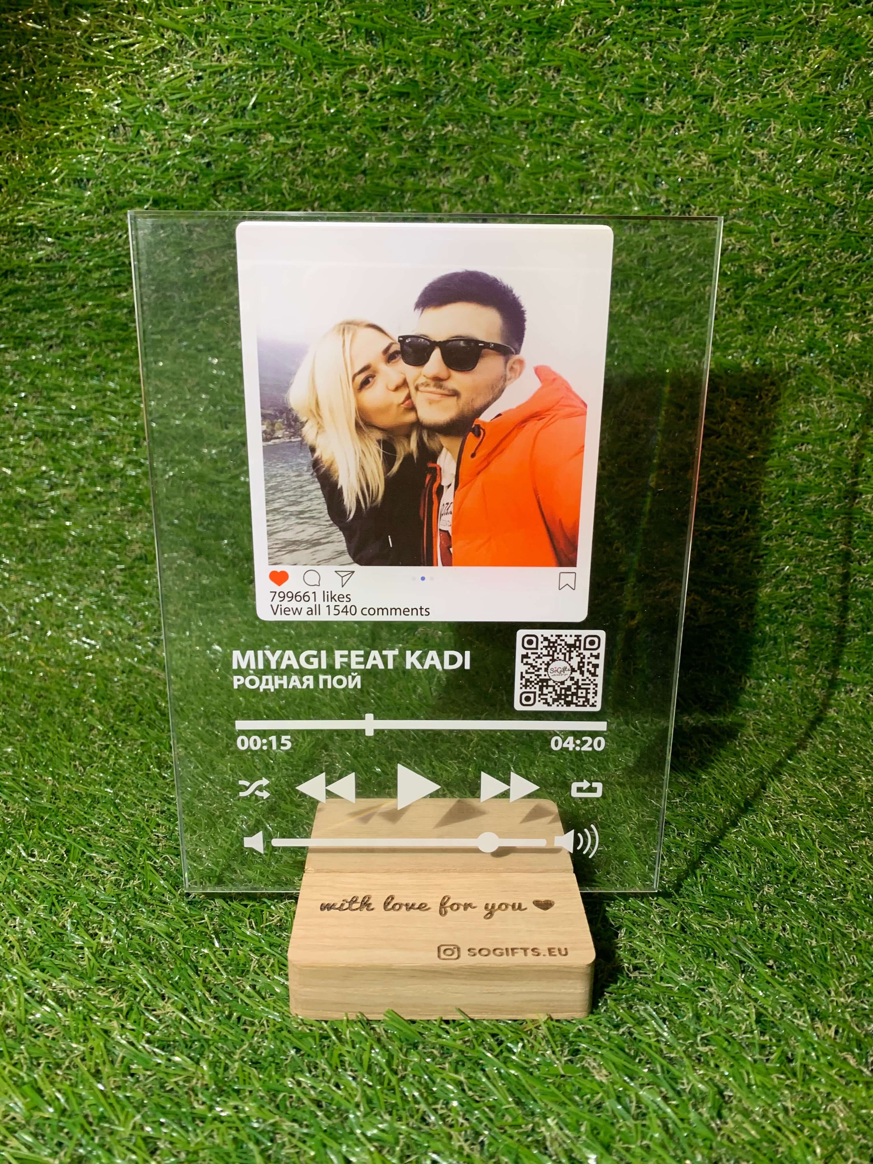 Personalised "So Player + Instagram + Heart" glass poster-Personalised "SoPlayer+Instagram+Heart" template with scannable QR code, high quality printed on the glass. These make the perfect gift. Order now 👉 sogifts.eu-black, glass poster, instagram, music player, qrcode, soplayer, white-Personalized products-sogifts.eu